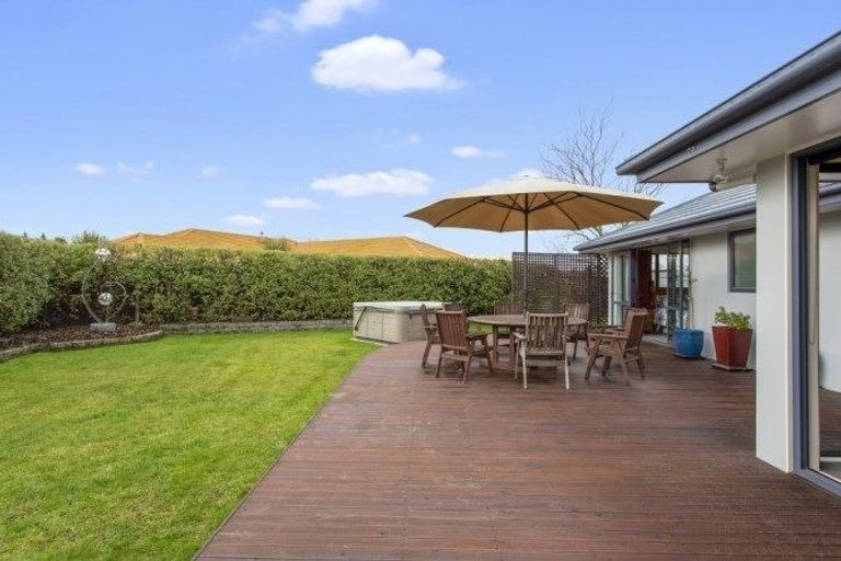 Photo of property in 27 Hawkins Place, Rangiora, 7400