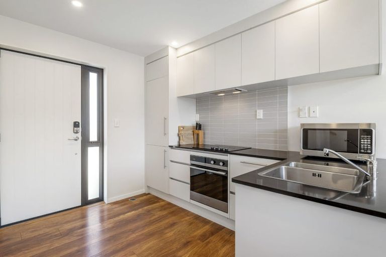 Photo of property in 2/36 Kaipatiki Road, Glenfield, Auckland, 0629