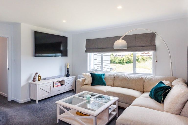 Photo of property in 23 Vaucluse Heights, Fitzherbert, Palmerston North, 4410