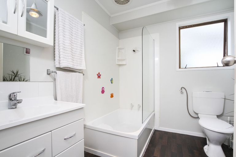 Photo of property in 13 Luanda Drive, Ranui, Auckland, 0612