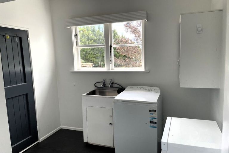 Photo of property in 17a Savage Crescent, Upper Hutt Central, Upper Hutt, 5018