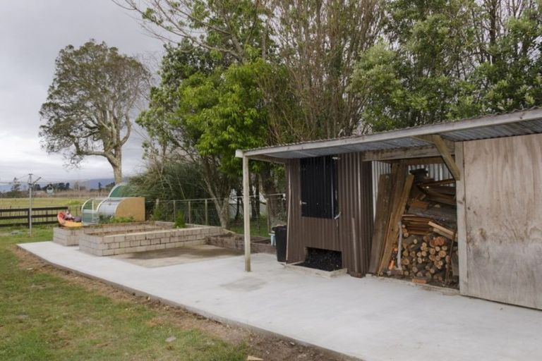 Photo of property in 22 Snodgrass Road, Westport, 7892