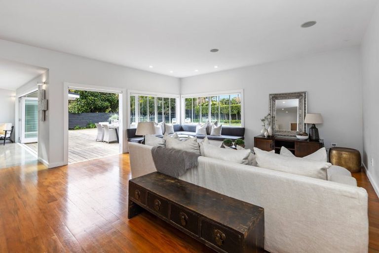 Photo of property in 106 St Heliers Road, Saint Heliers, Auckland, 1071