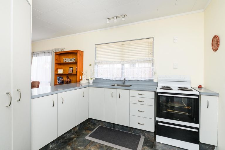 Photo of property in 72 Geraldine Crescent, Cloverlea, Palmerston North, 4412