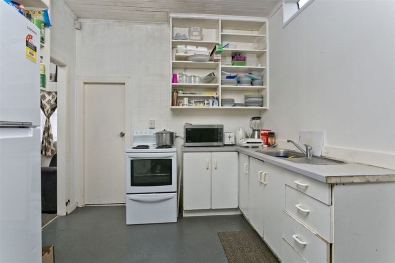 Photo of property in 15 Brandon Road, Glen Eden, Auckland, 0602