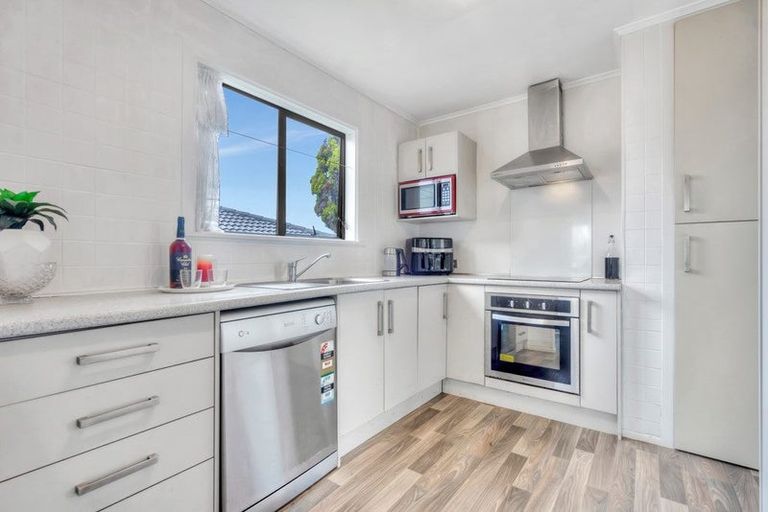 Photo of property in 2/40 Churchill Avenue, Manurewa, Auckland, 2102