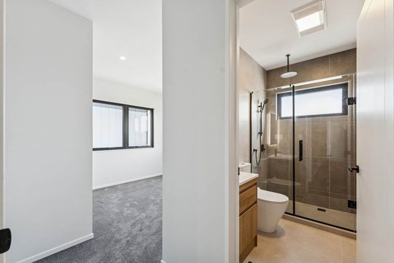Photo of property in 20 Waimarie Drive, Karaka, 2578