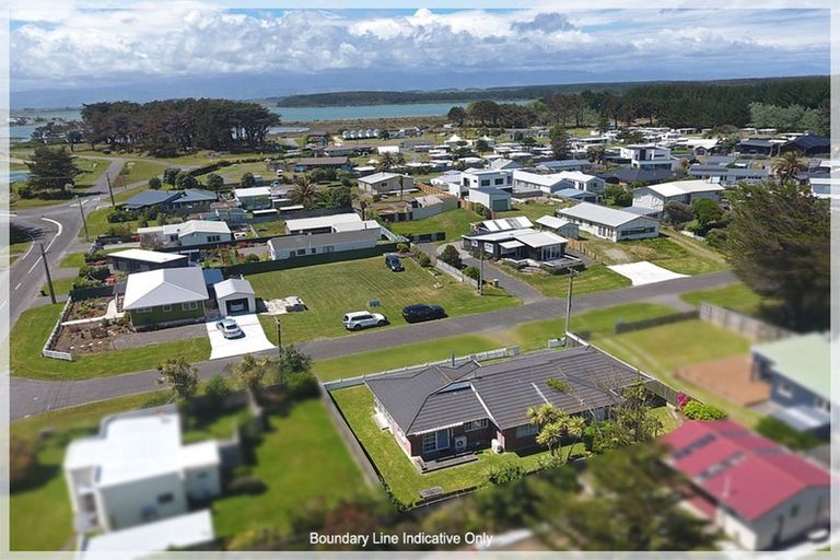 Photo of property in 1 Chrystal Street, Foxton Beach, Foxton, 4815