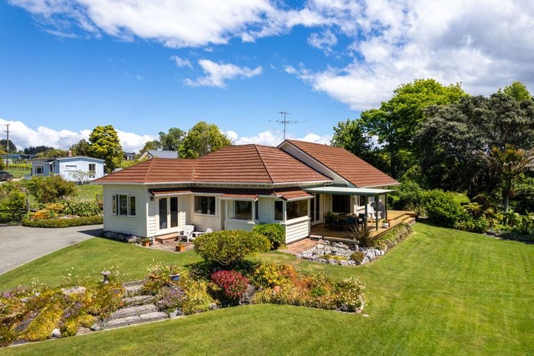 Photo of property in 18 Cliff Road, Tasman, Upper Moutere, 7173