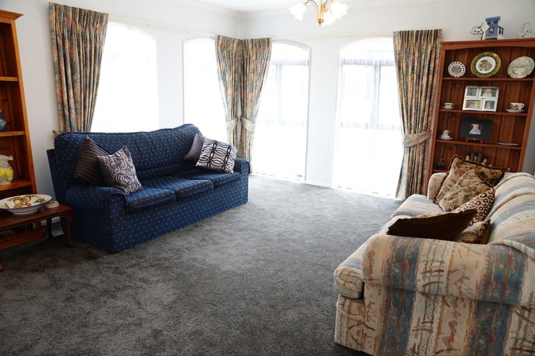 Photo of property in 2 Flora Place, Wattle Downs, Auckland, 2103