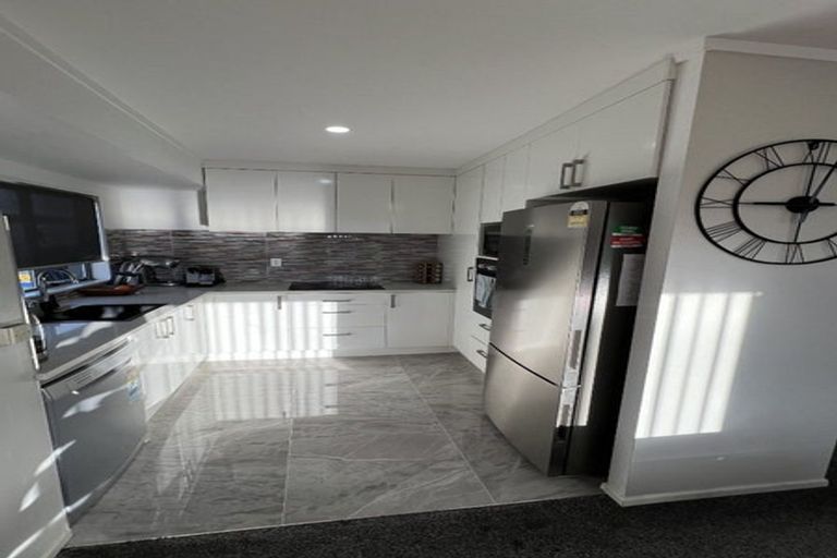 Photo of property in 2/19 Oratu Place, Manurewa, Auckland, 2102