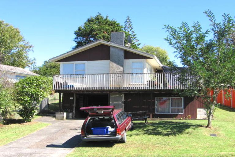 Photo of property in 9 Finlow Drive, Te Atatu South, Auckland, 0610