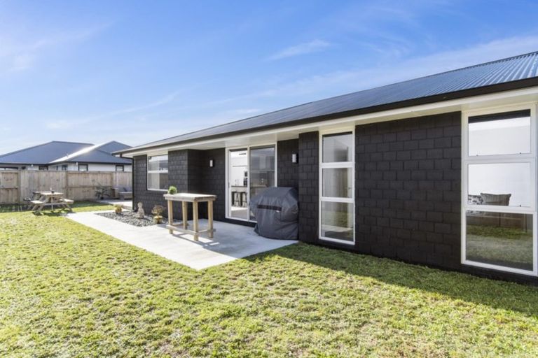 Photo of property in 63 Te Kio Crescent, Papamoa Beach, Papamoa, 3118