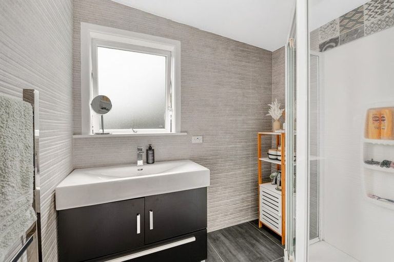 Photo of property in 3 Gow Street, Helensville, 0800