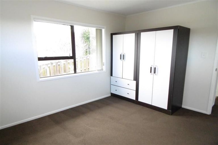 Photo of property in 1/31 Tetrarch Place, Totara Vale, Auckland, 0629