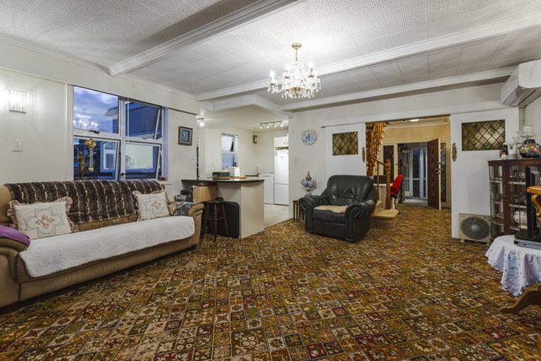 Photo of property in 107 Pah Road, Cockle Bay, Auckland, 2014