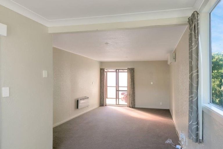 Photo of property in 39 Thurleigh Grove, Karori, Wellington, 6012