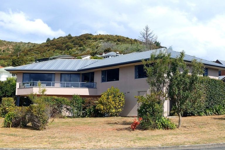 Photo of property in 68 Moana View Road, Waikawa, Picton, 7220