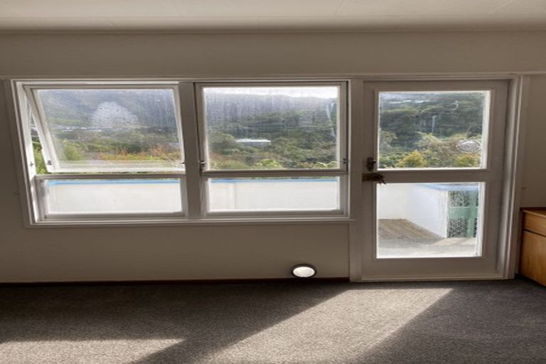 Photo of property in 3 Woodford Way, Crofton Downs, Wellington, 6035