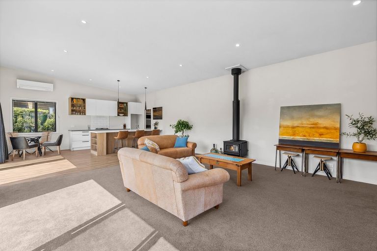 Photo of property in 4 Kahu Close, Wanaka, 9305