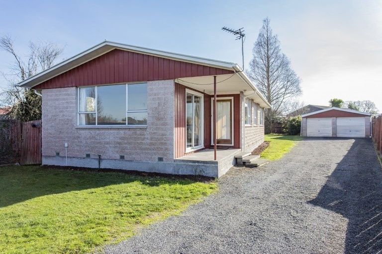 Photo of property in 12 Coates Place, Rangiora, 7400