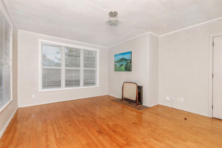 Photo of property in 1/11 St Leonards Road, Kelston, Auckland, 0602