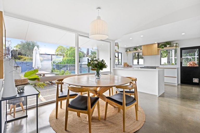 Photo of property in 2 Cobden Road, Bluff Hill, Napier, 4110