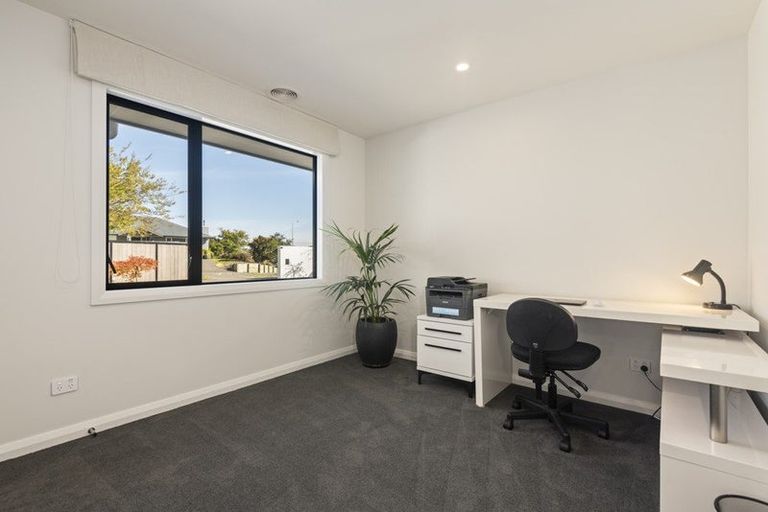 Photo of property in 20 Silicon Way, Fitzherbert, Palmerston North, 4410