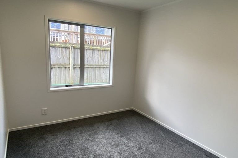 Photo of property in 10 Kingdale Road, Henderson, Auckland, 0610