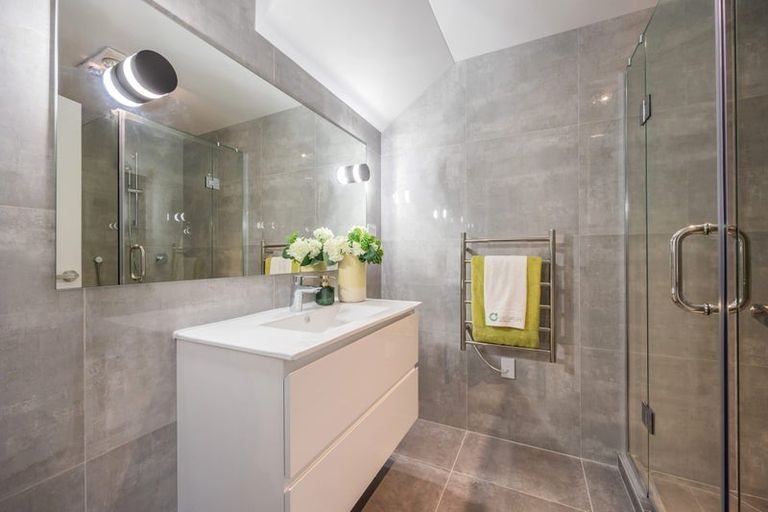 Photo of property in 1/5 Marsh Avenue, Forrest Hill, Auckland, 0620