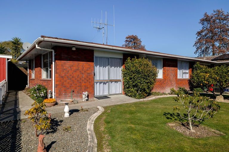 Photo of property in 26 Westmere Place, Takaro, Palmerston North, 4412