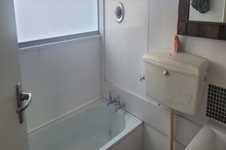 Photo of property in Mccallister Heights, 7/381 Adelaide Road, Newtown, Wellington, 6021