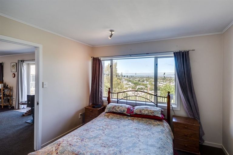 Photo of property in 27a Enfield Road, Hospital Hill, Napier, 4110
