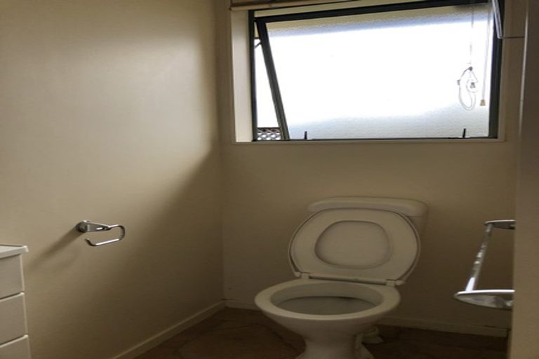 Photo of property in 10 Copplestone Place, New Lynn, Auckland, 0600