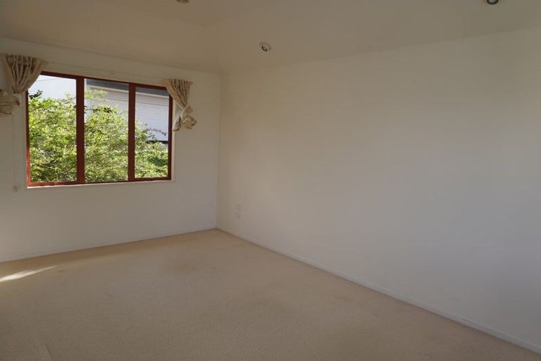 Photo of property in 2/72 Heathcote Road, Castor Bay, Auckland, 0620