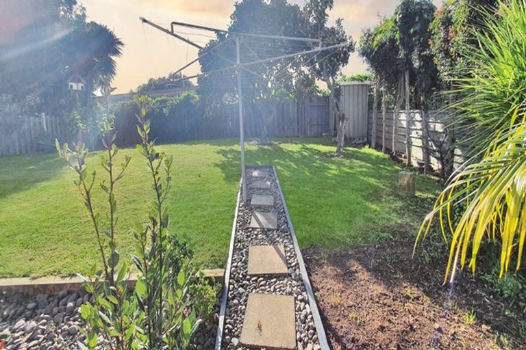 Photo of property in 108 Reeves Road, Pakuranga Heights, Auckland, 2010