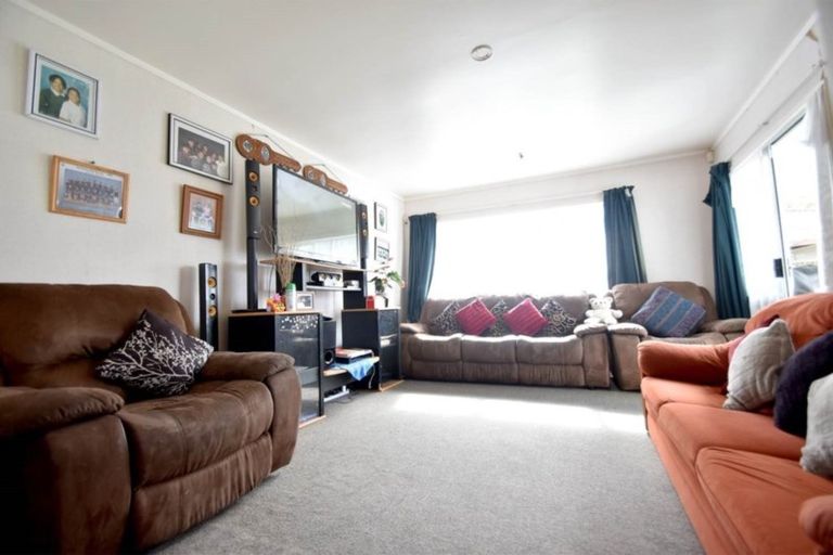 Photo of property in 2/3 Secretariat Place, Randwick Park, Auckland, 2105