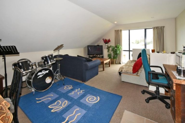 Photo of property in 1/75 Thackeray Place, Waltham, Christchurch, 8023