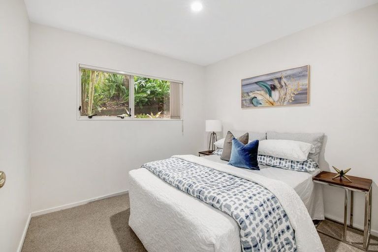 Photo of property in 12 Mandeville Place, Unsworth Heights, Auckland, 0632
