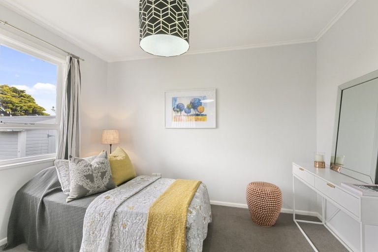 Photo of property in 49 Cotswold Crescent, Newlands, Wellington, 6037