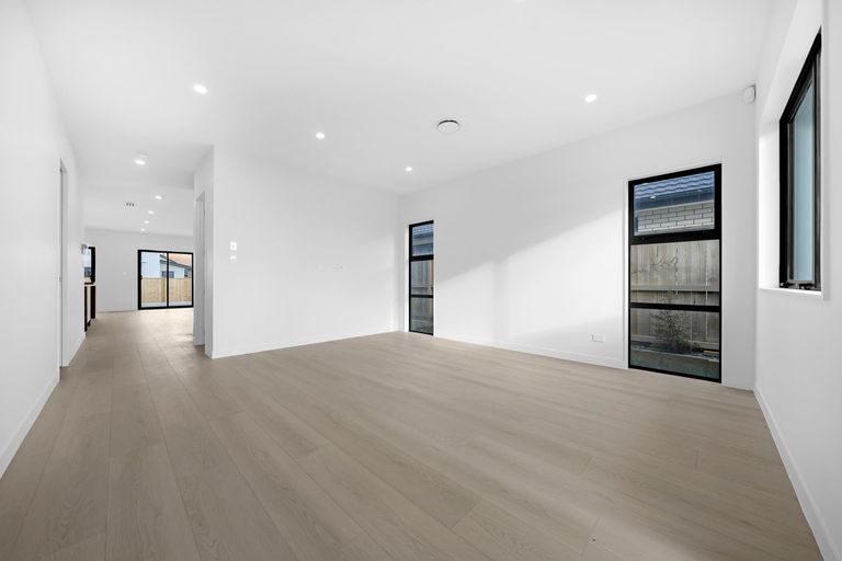 Photo of property in 30 Korowhiti Road, Clarks Beach, 2122