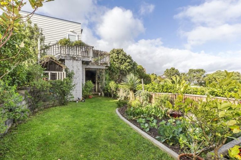 Photo of property in 43 Nevay Road, Miramar, Wellington, 6022