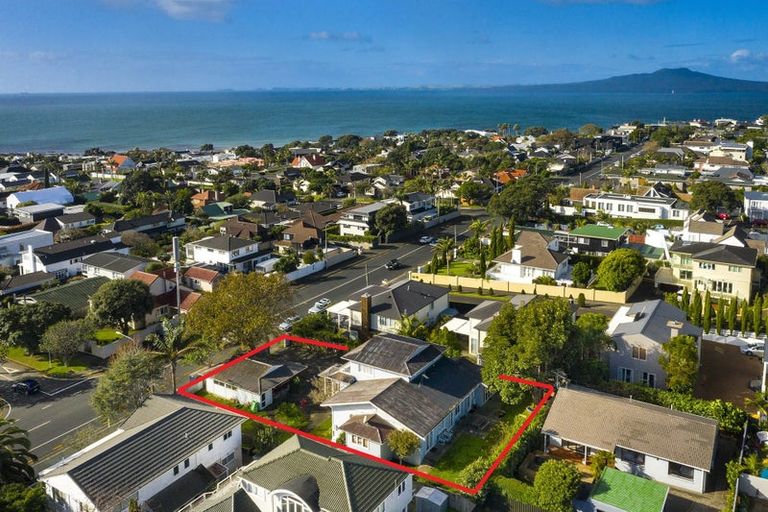 Photo of property in 98 Kitchener Road, Milford, Auckland, 0620