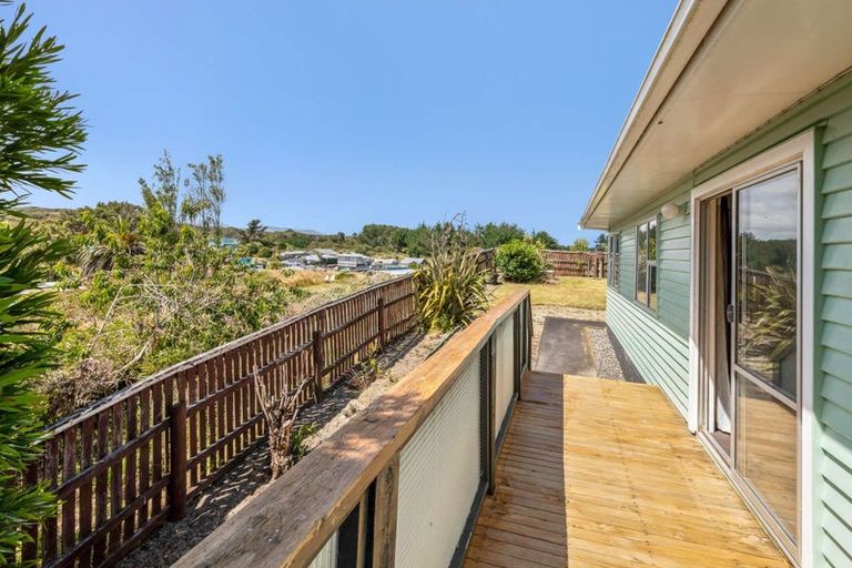 Photo of property in 847 Hokio Beach Road, Hokio Beach, Levin, 5571