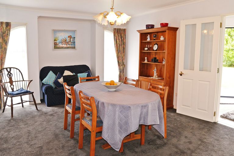 Photo of property in 2 Flora Place, Wattle Downs, Auckland, 2103