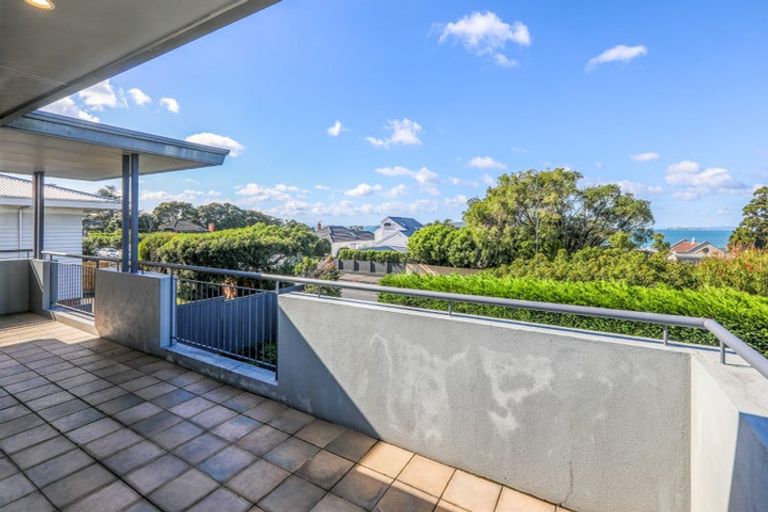 Photo of property in 190 Hurstmere Road, Takapuna, Auckland, 0622