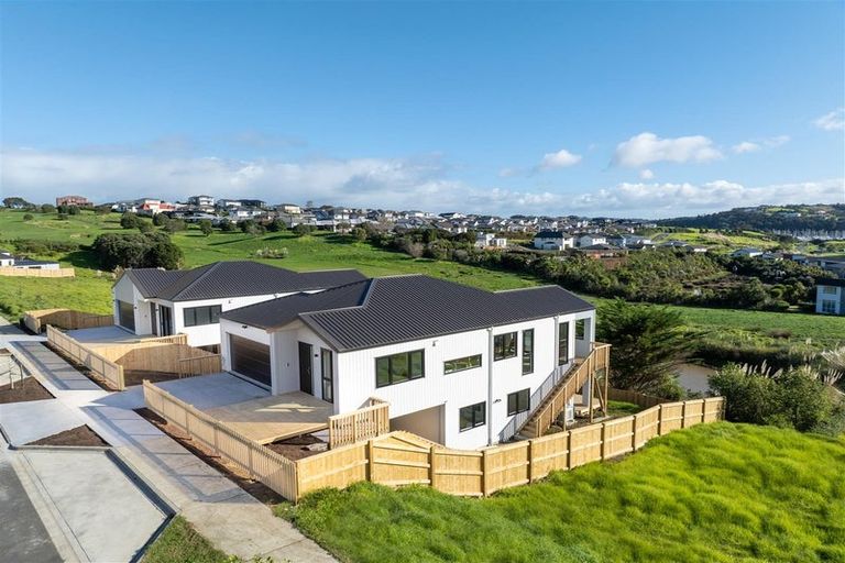 Photo of property in 25 Whakairo Crescent, Gulf Harbour, Whangaparaoa, 0930