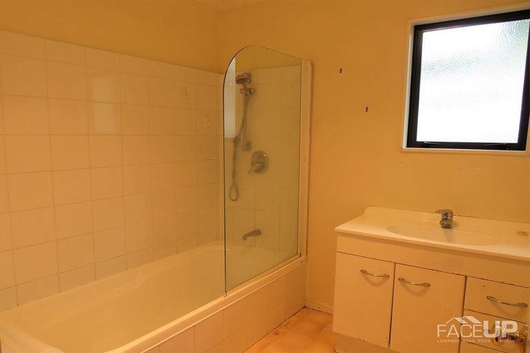 Photo of property in 26 Reybert Place, Massey, Auckland, 0614