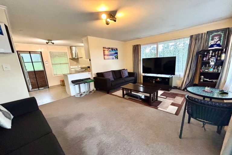 Photo of property in 60-62 Exmouth Road, Northcote, Auckland, 0627