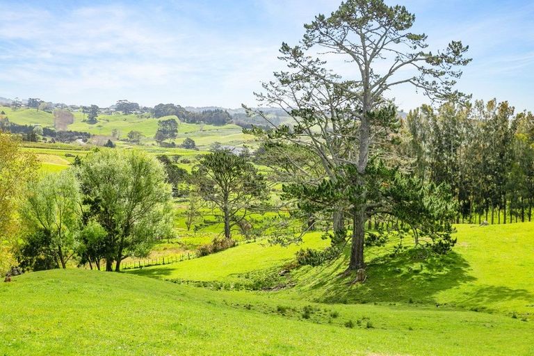 Photo of property in 120 Cemetery Road, Wainui, Silverdale, 0992